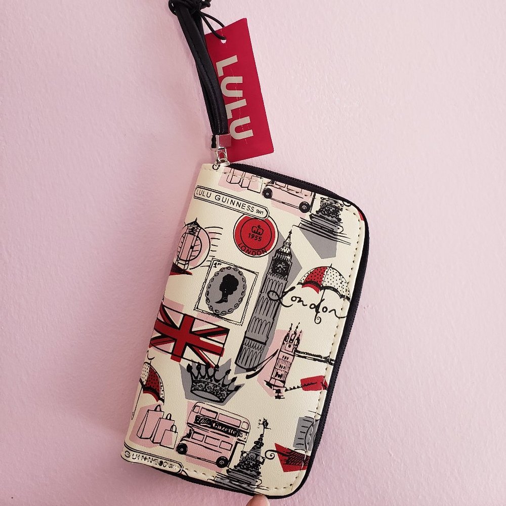London Wallet Wristlet with phone holder NWT🎉